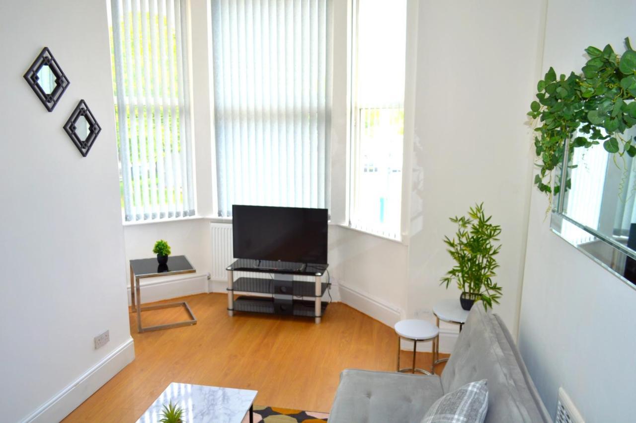 Beautiful Two-Bed Apartment With Driveway Parking Nottingham Exterior photo